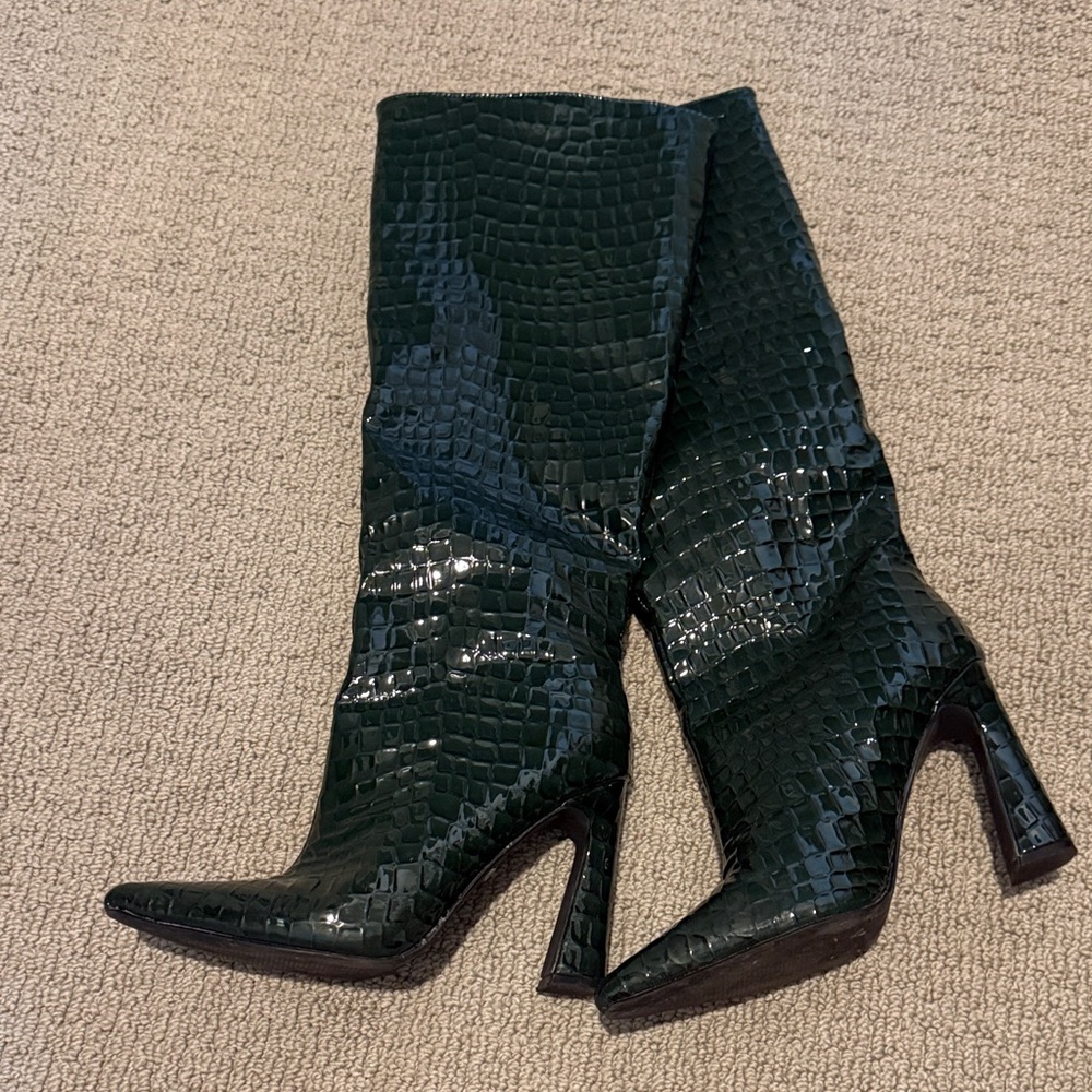Womens Knee-High Croc-Embossed Pointed-Toe Boots in Dark Green